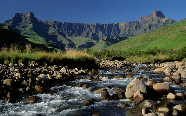 A nous le Drakensberg